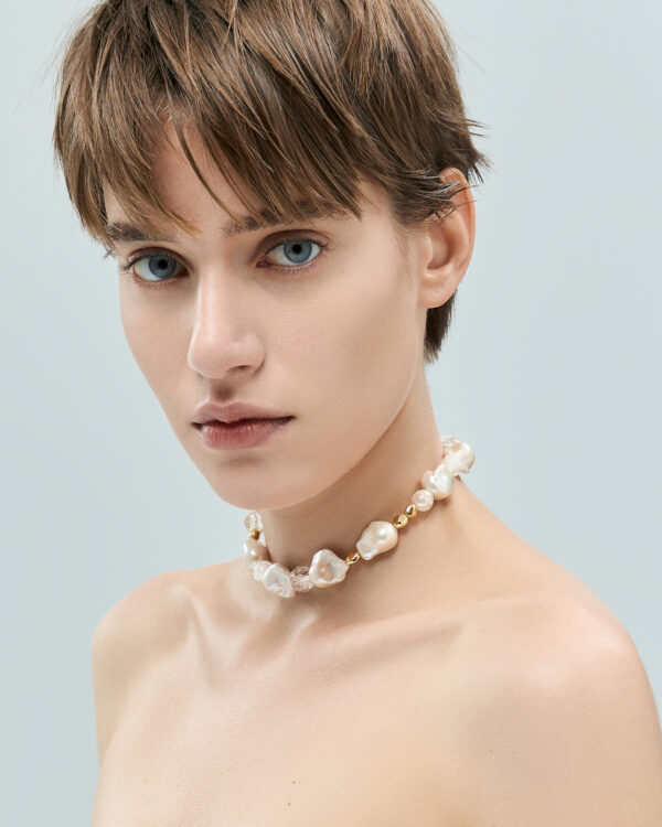 Baroque pearl choker
