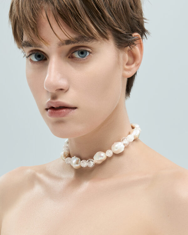 Baroque pearl choker